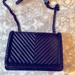 A̺͆l̺͆d̺͆o̺͆ 𝑐𝑟𝑜𝑠𝑠𝑏𝑜𝑑𝑦 𝑏𝑎𝑔 𝑤𝑖𝑡ℎ 𝑐ℎ𝑎𝑖𝑛 𝑠𝑡𝑟𝑎𝑝𝑠